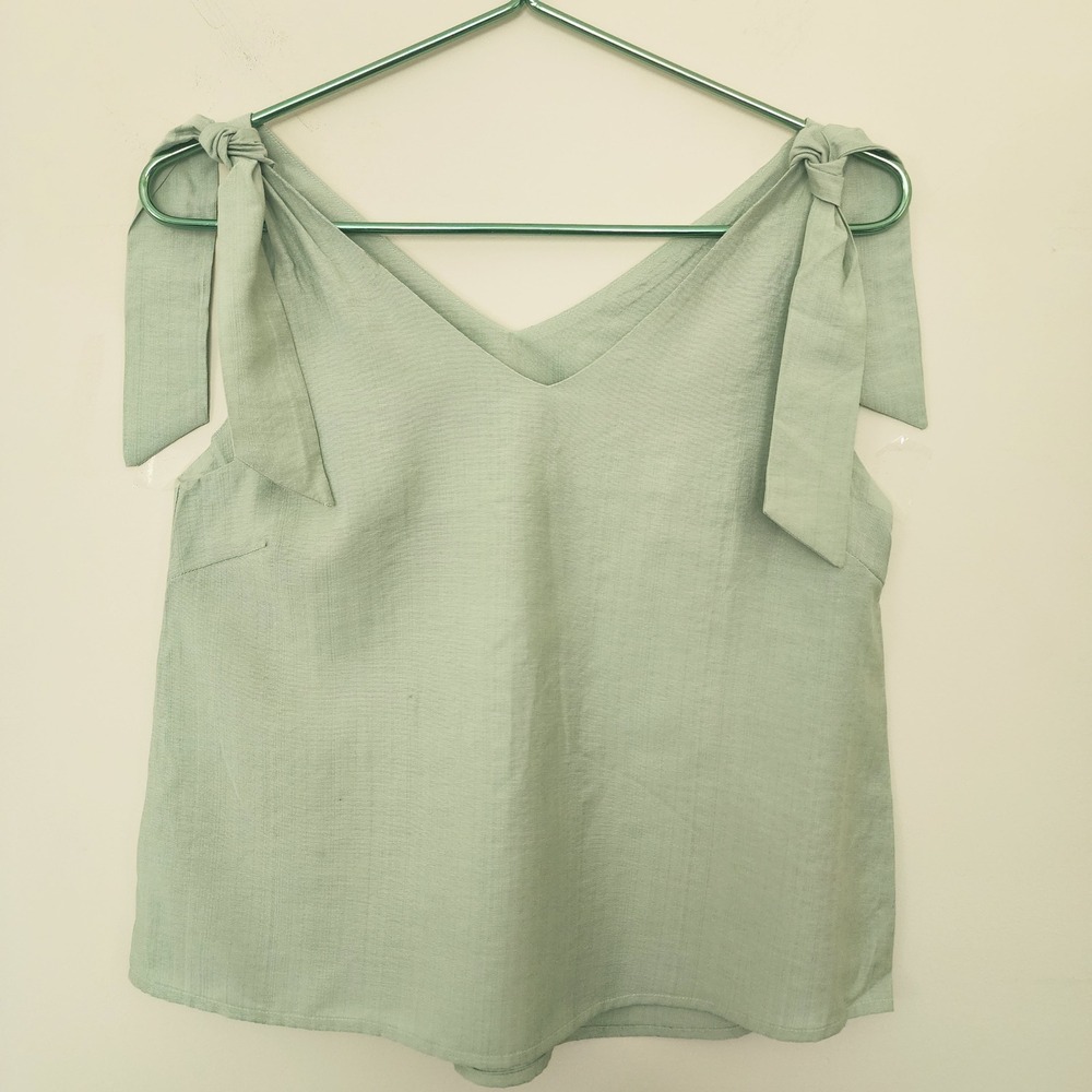Coco Cabana Sage Green Tie Shoulder V-Neck Sleeveless Top Womens Size Medium